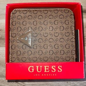 NWT - GUESS TRAVEL JEWELRY CASE